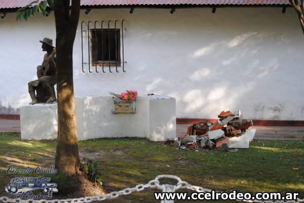 Restos del Monolito de Homenaje a Coco Ayala